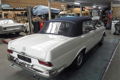 Mercedes 220SE Cabrio 