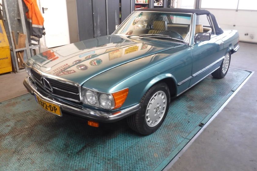 Mercedes 380SL W107 roadster groen