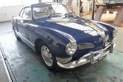 Volkswagen Karmann Ghia blue 