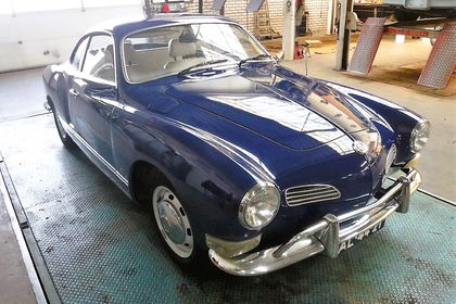 Volkswagen Karmann Ghia blue 