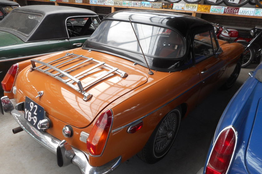 MG B Cabrio oker