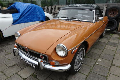 MG B Cabrio oker 