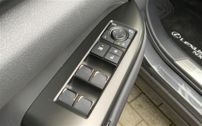 Lexus NX 350h Business Line+navi+camera+sens 2.5 HSD